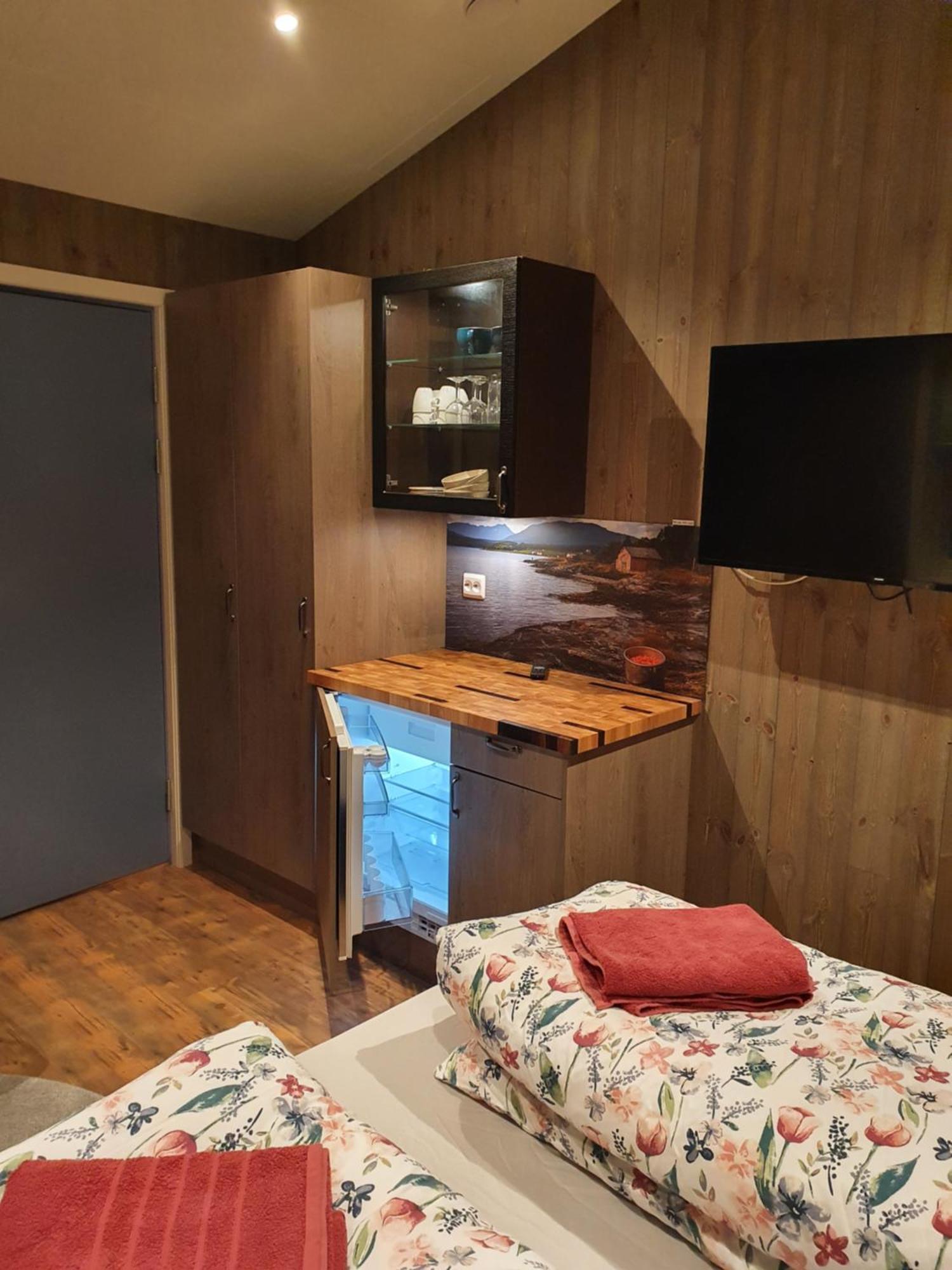 Finnvikhaugen Rooms Mestervik Rom bilde